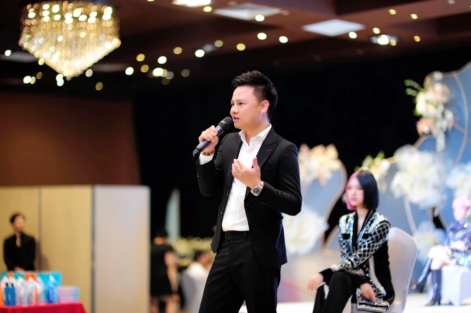 tạo ra tiếng vang từ cả trong và ngoài nước